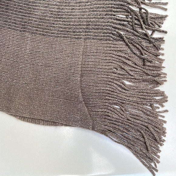 Crosstree Lane one size poncho sweater - Picture 4 of 7